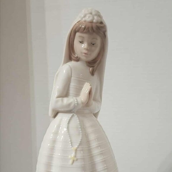 Lladro NAO Porcelain First Communion Girl - Picture 1 of 6